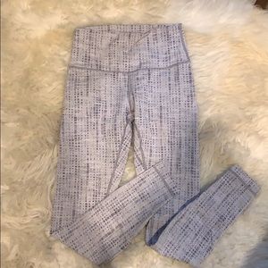 Lululemon white and gray wunder unders 28